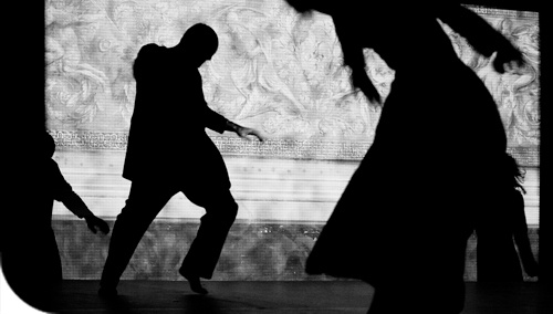 In girum imus nocte (et consumimur igni)